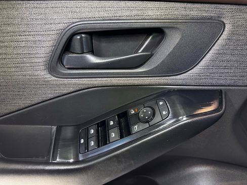 Used 2023 Nissan Rogue S image 20