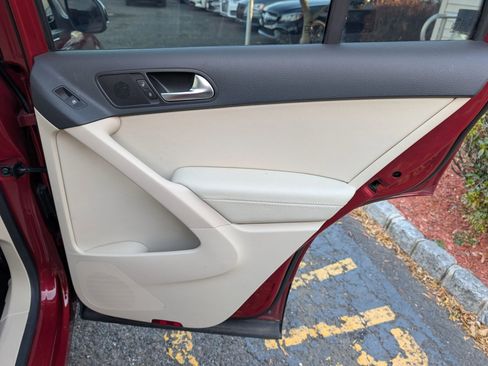 Used 2016 Volkswagen Tiguan S image 26