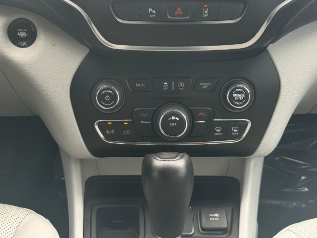Used 2021 Jeep Cherokee Latitude Lux FWD image 4