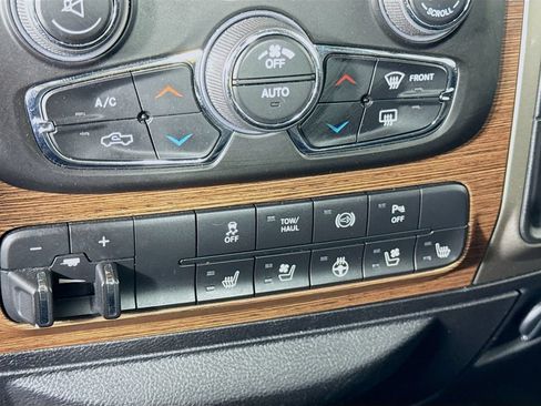 Used 2014 RAM 2500 Laramie w/ Convenience Group AWD/4WD image 14