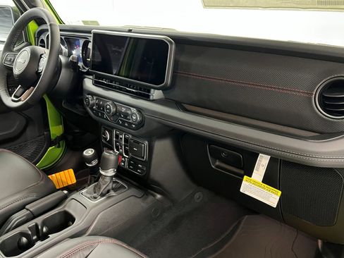 New 2025 Jeep Gladiator Rubicon AWD/4WD image 23