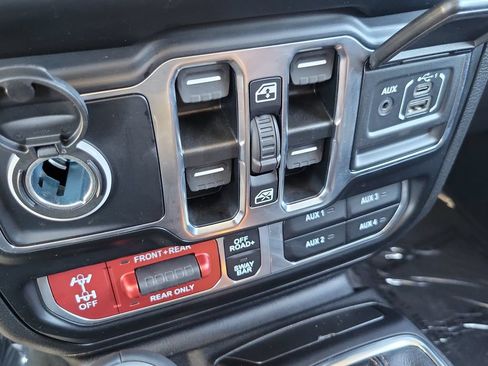 Used 2022 Jeep Wrangler Unlimited Rubicon AWD/4WD image 15