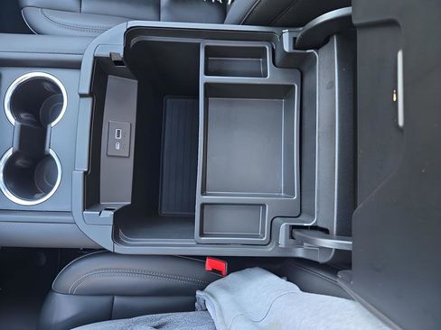 Used 2023 Chevrolet Tahoe Z71 w/ Luxury Package image 30