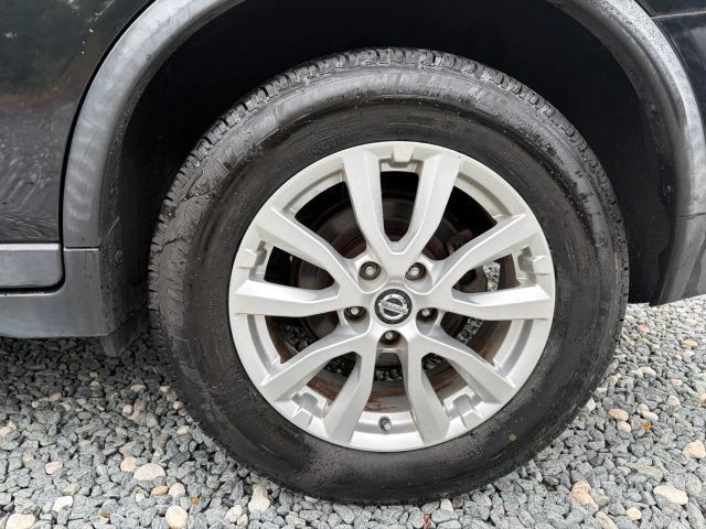 Used 2017 Nissan Rogue SV FWD image 10