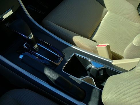 Used 2015 Honda Accord LX image 31