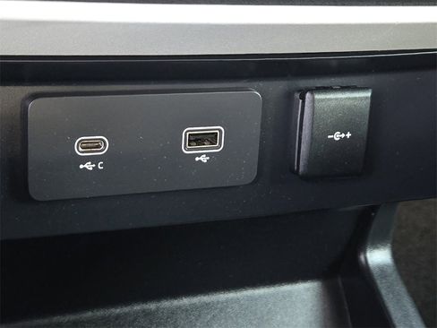 Used 2022 Land Rover Defender 110 S image 23