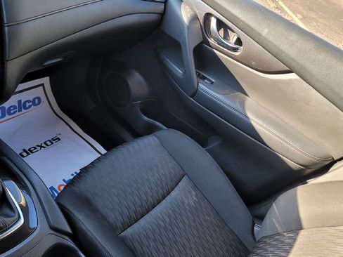 Used 2017 Nissan Rogue SV image 23