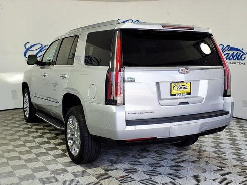 Used 2018 Cadillac Escalade 2WD image 2