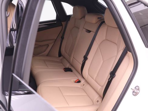 Used 2026 Porsche Macan AWD/4WD image 16