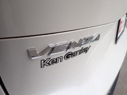Certified 2021 Toyota Venza XLE image 7