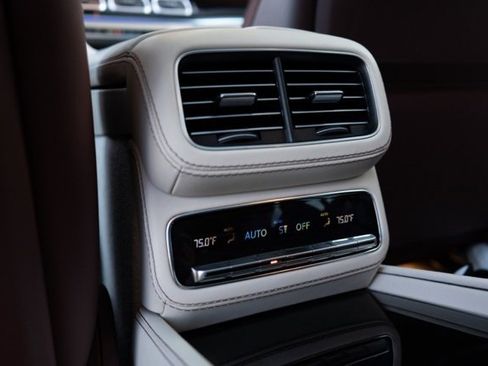 Used 2021 Mercedes-Benz Maybach GLS 600 4MATIC image 38