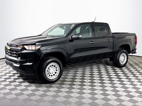 Used 2024 Chevrolet Colorado W/T RWD image 4