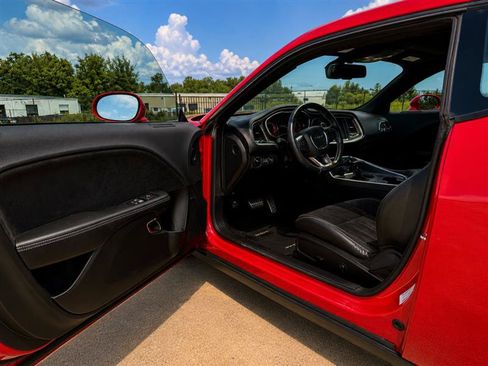 Used 2015 Dodge Challenger SRT Hellcat RWD image 21