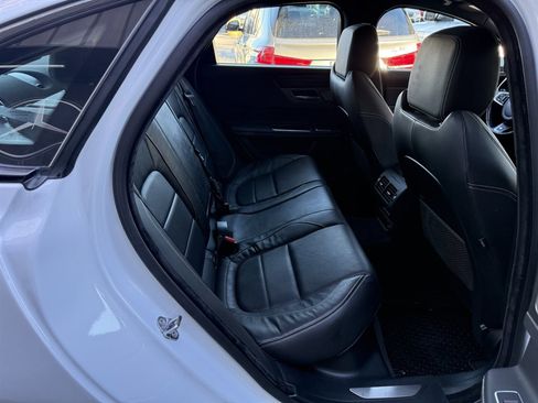 Used 2016 Jaguar XF S image 17