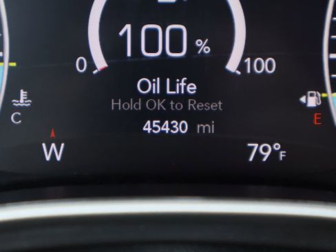 Used 2023 Chrysler Pacifica Touring-L FWD image 14