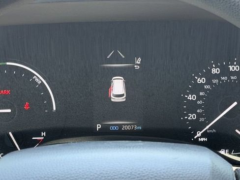 Used 2024 Toyota Sienna LE w/ LE Plus Package FWD image 16