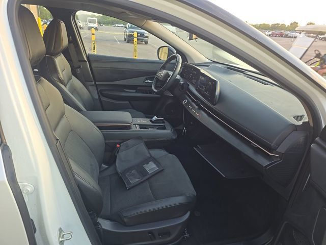 Used 2024 Nissan Ariya AWD image 8