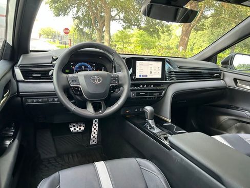Certified 2025 Toyota Camry SE FWD image 13