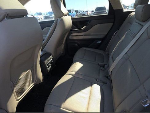 Used 2022 Lincoln Corsair AWD w/ Premium Package image 5