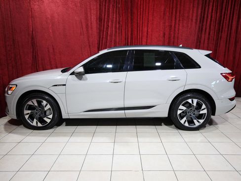 Used 2021 Audi e-tron Premium w/ Convenience Plus Package image 4