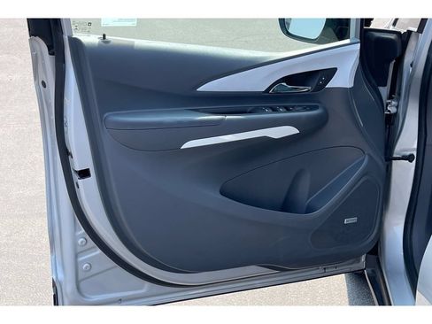 Used 2017 Chevrolet Bolt Premier w/ Driver Confidence II Package FWD image 11