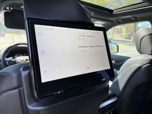 Used 2023 Lexus LX 600 4WD w/ Appearance Package image 19