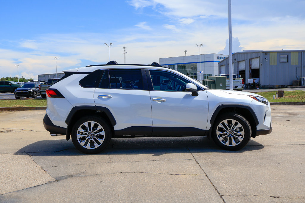 Used 2025 Toyota RAV4 Limited FWD image 24