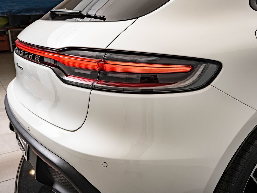 Certified 2026 Porsche Macan AWD/4WD image 18