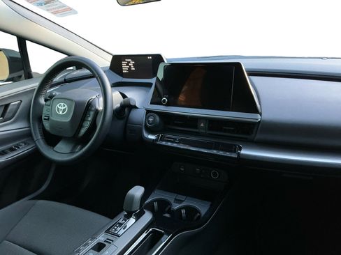 Used 2024 Toyota Prius LE image 15