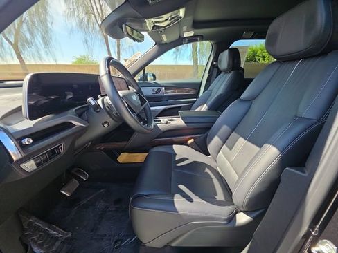 New 2026 Cadillac Vistiq Premium Luxury AWD/4WD image 19