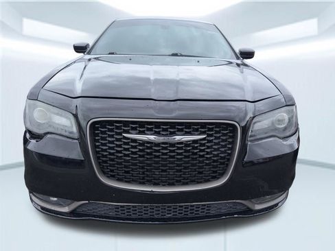 Used 2017 Chrysler 300 S RWD image 11