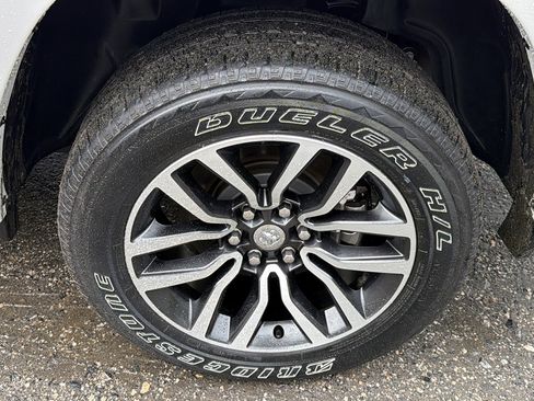 Used 2025 RAM 1500 Limited AWD/4WD image 12