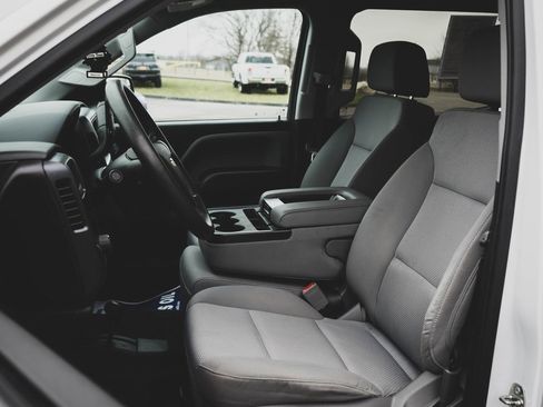 Used 2018 Chevrolet Silverado 1500 Custom w/ Custom Value Package image 18