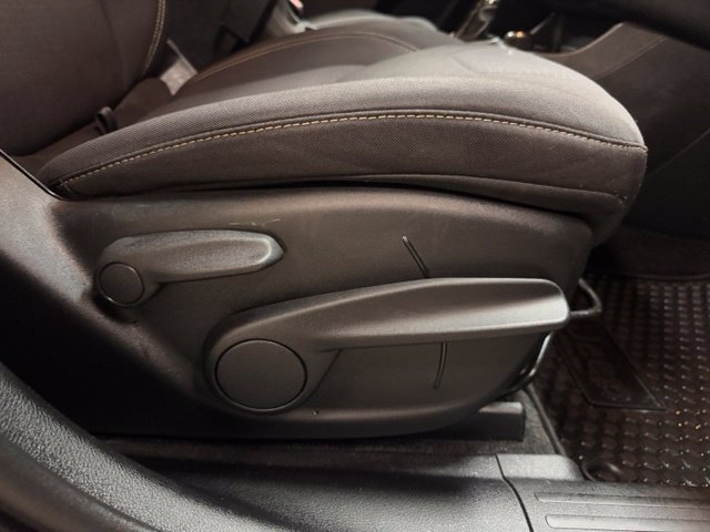 Used 2015 Jeep Cherokee Latitude w/ Cold Weather Group AWD/4WD image 48