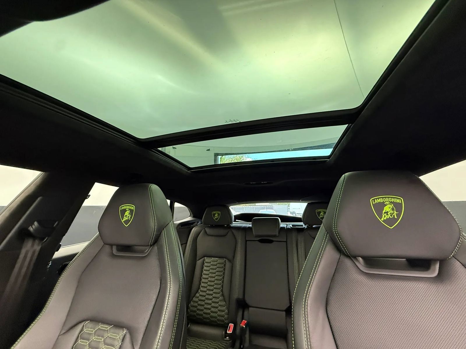 Used 2022 Lamborghini Urus AWD/4WD image 55