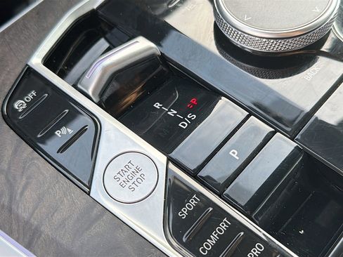 Used 2024 BMW X5 xDrive40i w/ Premium Package image 29