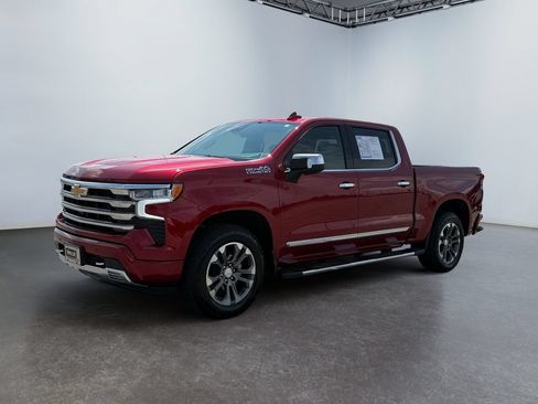 Used 2024 Chevrolet Silverado 1500 High Country w/ Z71 Off-Road Package AWD/4WD image 7