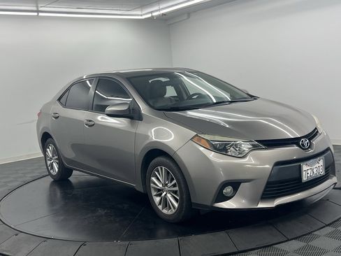 Used 2014 Toyota Corolla LE image 2