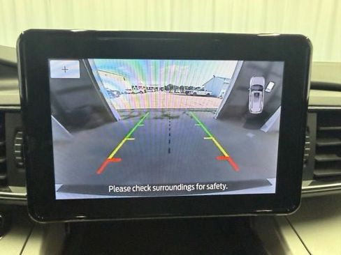 Used 2022 Ford Explorer XLT w/ Equipment Group 202A AWD/4WD image 19