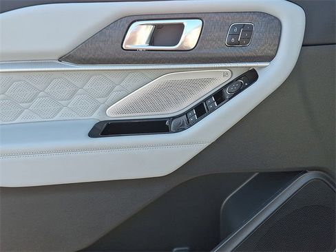 New 2026 Ford Explorer Platinum w/ LUX Leather Package image 8