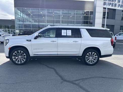 Used 2023 GMC Yukon XL Denali AWD/4WD image 2