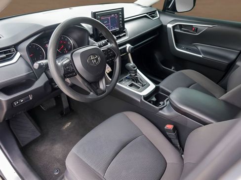 Used 2021 Toyota RAV4 LE FWD image 10