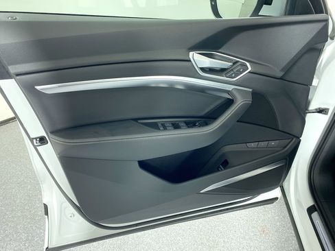 Certified 2022 Audi e-tron Premium Plus w/ Premium Plus Package image 20