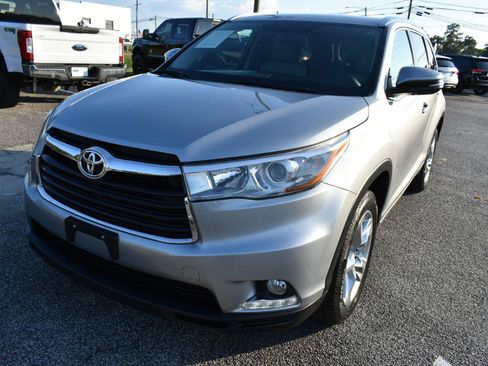 Used 2016 Toyota Highlander Limited FWD image 2