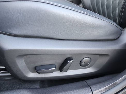 Used 2025 Mitsubishi Outlander 4WD Plug-In Hybrid image 11