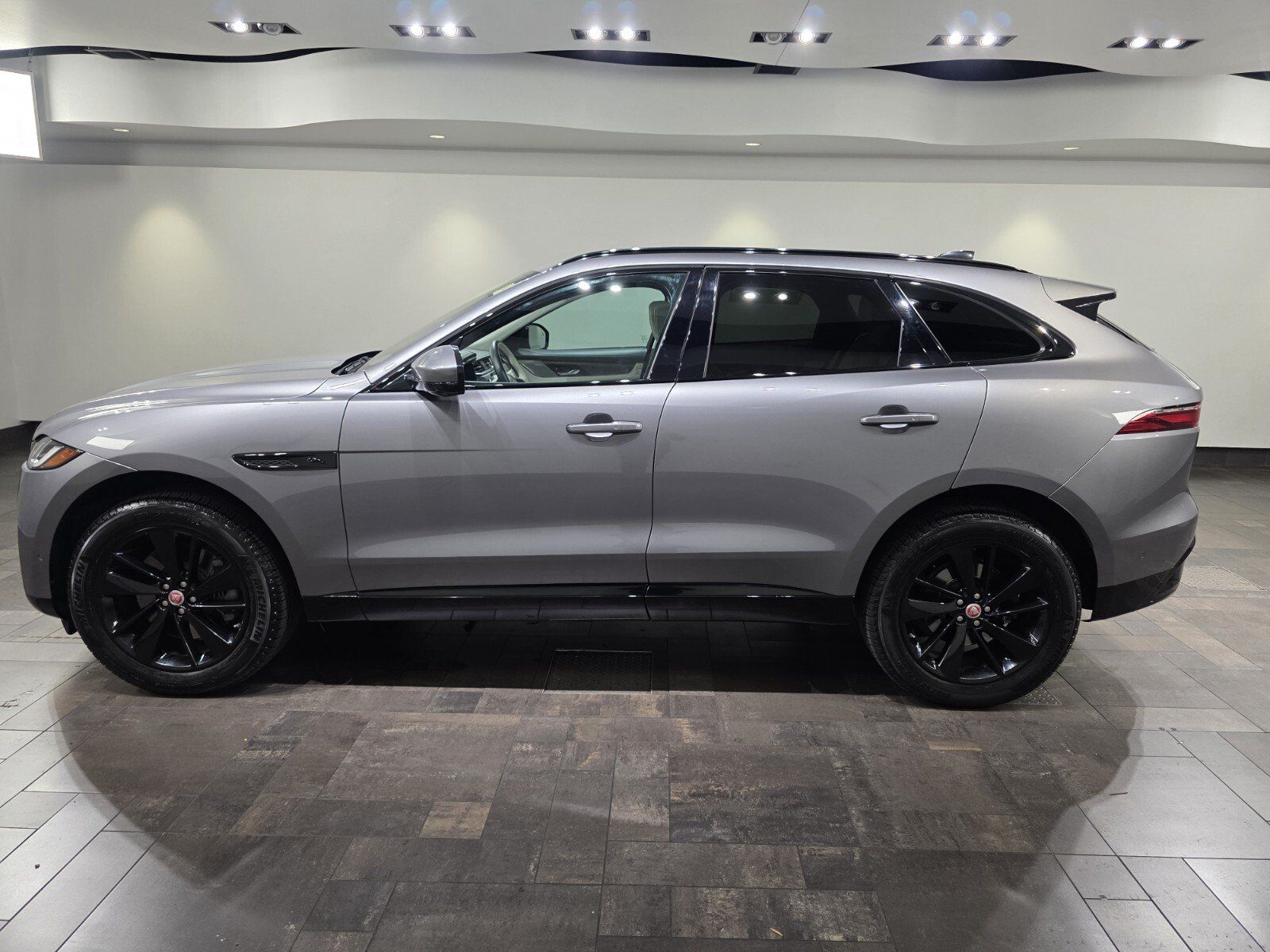 Used 2021 Jaguar F-PACE S AWD/4WD image 3