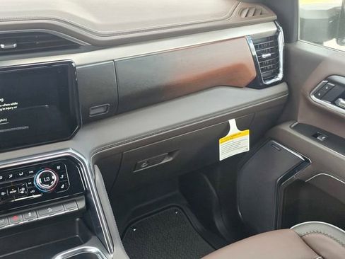 New 2026 GMC Sierra 2500 Denali w/ Denali Reserve Package image 16