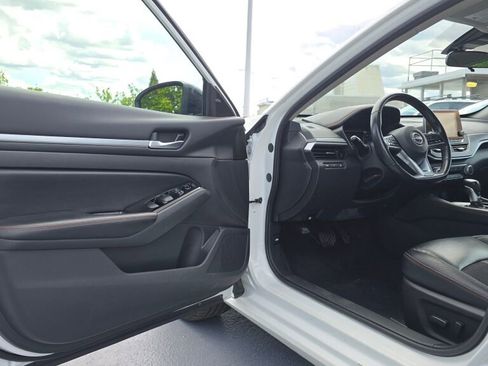Used 2024 Nissan Altima 2.5 SR FWD image 19