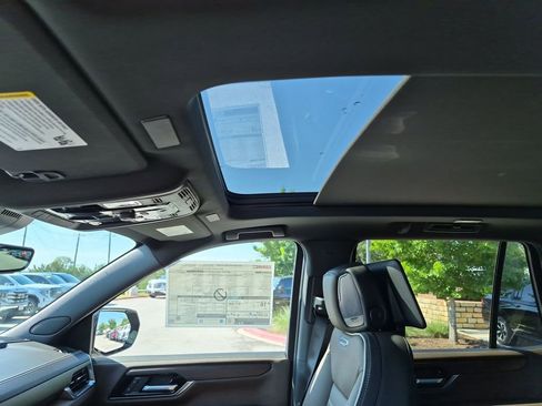 New 2026 GMC Yukon Denali Ultimate w/ LPO, Floor Liner Package AWD/4WD image 28
