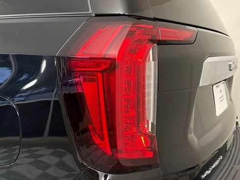 Used 2023 GMC Yukon Denali AWD/4WD image 11